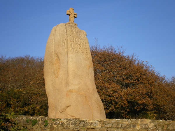 Menhir de Saint-Uzec