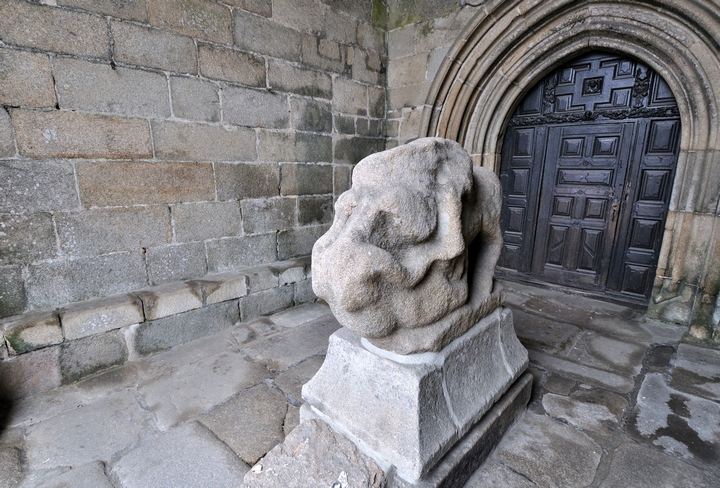 Visitez Cavalier à l'anguipède (Statuaire) Plouaret Côtes d'armor (22 ...